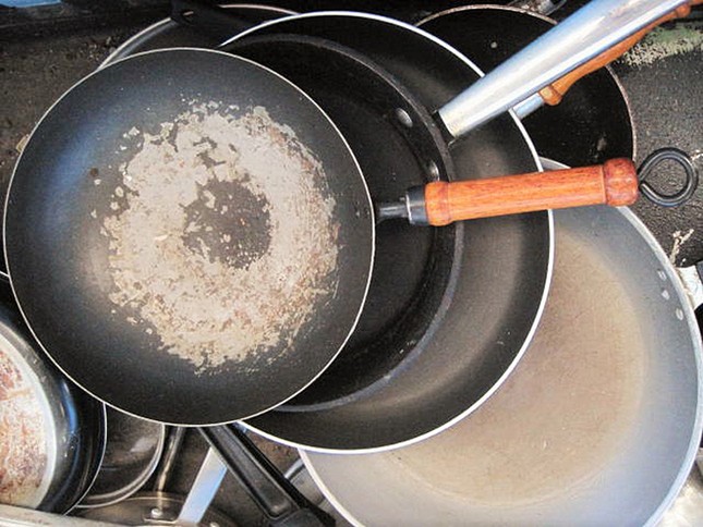Dấu hiệu chiếc chảo có thể gây ung thư ảnh 1 chao-xuoc-1570021148-5966-1570077879_jpg.jpg