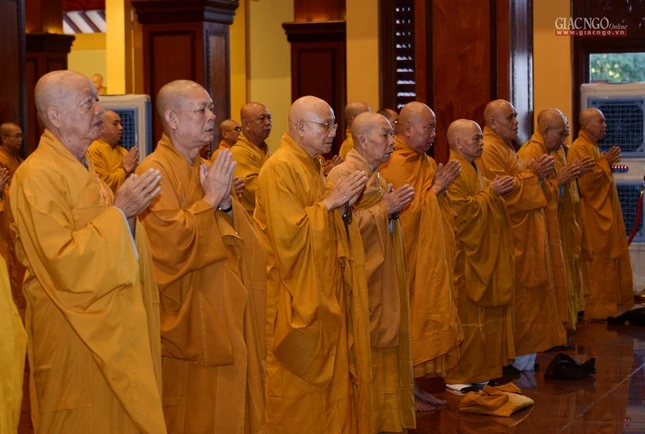 TP.HCM: Chư Tăng bố-tát tại Việt Nam Quốc Tự ảnh 1 BTN_0024.JPG