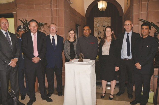 Anh trao trả Ấn Độ
tượng Phật bị đánh cắp ảnh 1 H3.jpg