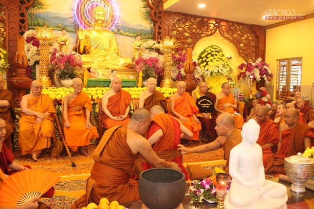 Trang nghiêm lễ dâng y Kathina tại tổ đình Bửu Quang ảnh 7 12d.jpg