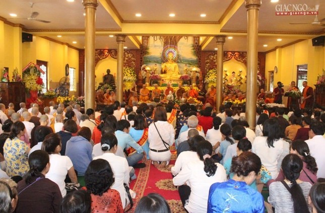 Trang nghiêm lễ dâng y Kathina tại tổ đình Bửu Quang ảnh 4 5d.jpg