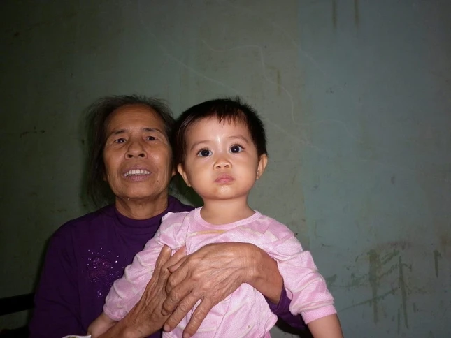 Khuôn mặt của mẹ.jpg