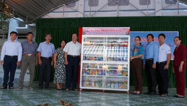 Tang Tu sach khuyen hoc.JPG