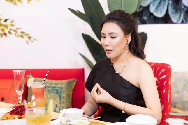 Ho Quynh Huong: 'Toi chanh, rat luy tinh va tieu tien khong can dem!' hinh anh 3