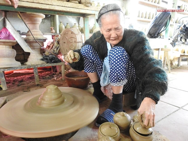 Còn thương gốm… mộc ảnh 1 ANhB.JPG