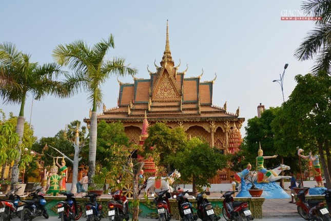 Cà Mau: Lễ dâng y Kathina tại chùa Monivongsa ảnh 5 2.jpg