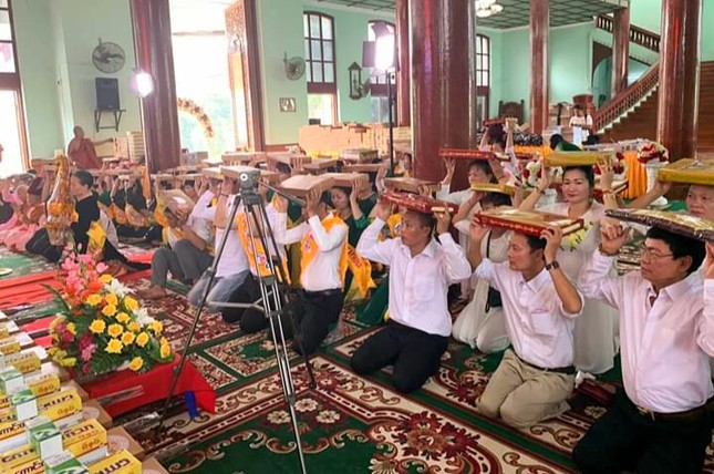 Myanmar: Phật tử VN dâng y Kathina tại chùa Đại Phước ảnh 3 31b474b8e665003b5974.jpg