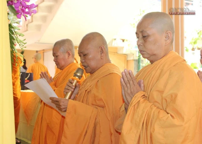 Lễ chung thất NT.Thích nữ Ngoạt Liên ảnh 6 8np.jpg