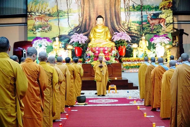 Cầu nguyện cho 39 bà con người Việt tử vong ở Anh ảnh 1 H01.JPG