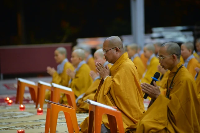 Cầu nguyện cho 39 bà con người Việt tử vong ở Anh ảnh 3 HUY_0054.jpg