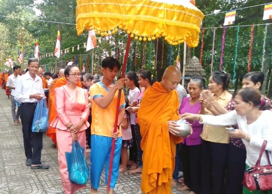 Vĩnh Long: Hoan hỷ lễ dâng y tại chùa Hạnh Phúc Tăng ảnh 4 IMG_20191112_094409.jpg