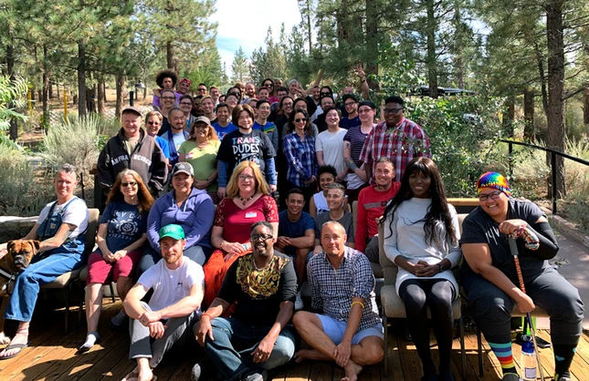 cong dong kien tao niem vui.jpg