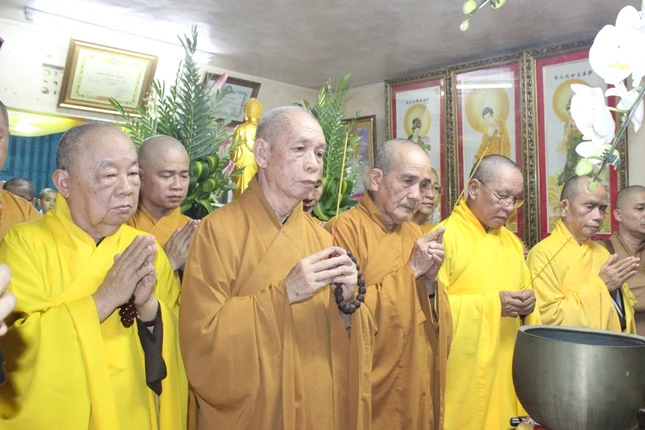 BTS Phật giáo Q.3 viếng tang NT.Thích nữ Như Mai ảnh 1 1q.JPG