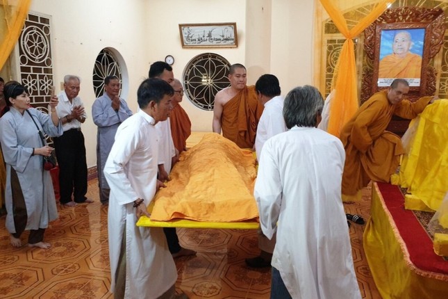 Nhập kim quan cố Trưởng lão HT.Thích Giác Thuận ảnh 4 H4.jpg