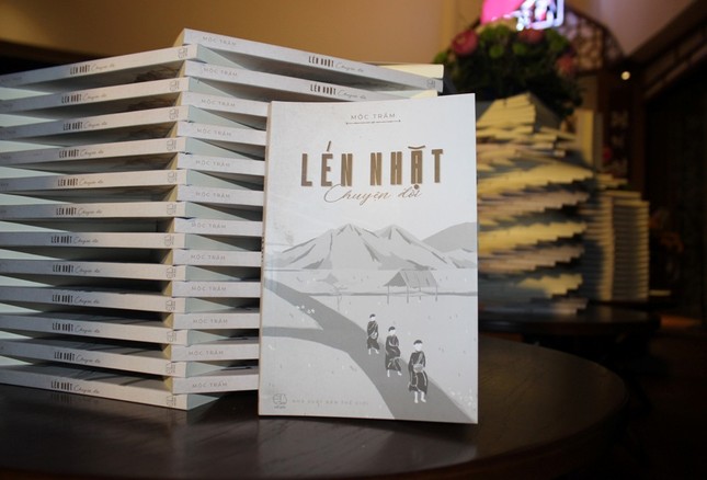 Đại đức ra mắt sách để chăm lo Tết người miền Trung ảnh 2 4mt.jpg