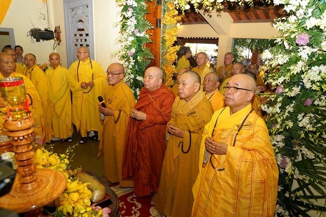 lam-dong-cung-thinh-kim-quan-truong-lao-ht-thich-tanh-hai-nhap-bao-thap-198151-1.jpg