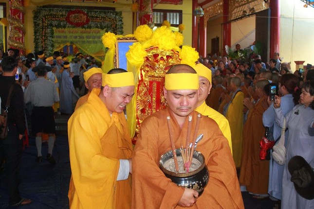 Cung tống kim quan HT.Thích Đồng Tịnh nhập bảo tháp ảnh 9 bd 10.jpg