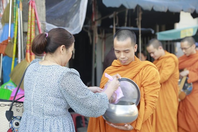 Đạo Phật tiếp cận với đời sống ảnh 1 77280584_1369852803173893_5952805228939051008_n.jpg