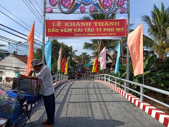 Canh cau be tong Vam Cai Tac.jpg