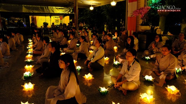 Lung linh đêm thắp nến tri ân tại Học viện ảnh 19 vg 18.jpg