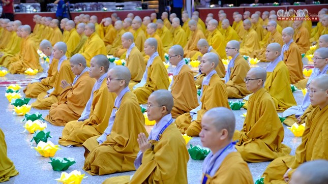 Lung linh đêm thắp nến tri ân tại Học viện ảnh 4 vg 3.jpg