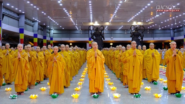 Lung linh đêm thắp nến tri ân tại Học viện ảnh 7 vg 6.jpg