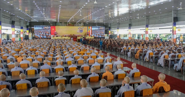 Họp mặt các thế hệ Tăng Ni sinh viên Học viện ảnh 1 DSCF2624.jpg