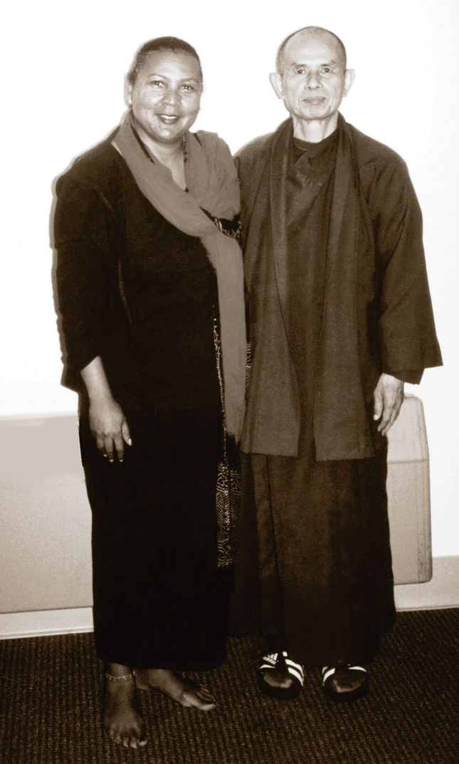 Bell Hooks va Thien su Thich Nhat Hanh.jpg