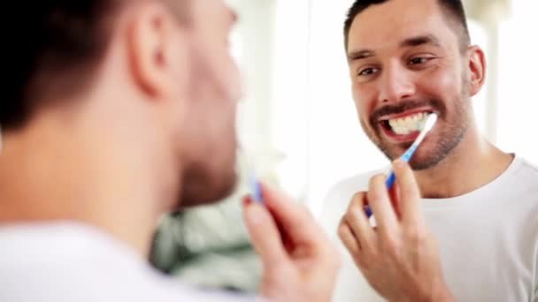 Đánh răng đều đặn tốt cho tim mạch ảnh 1 danhrang.jpg