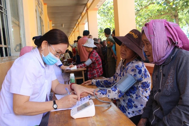 Khám bệnh_4372.JPG