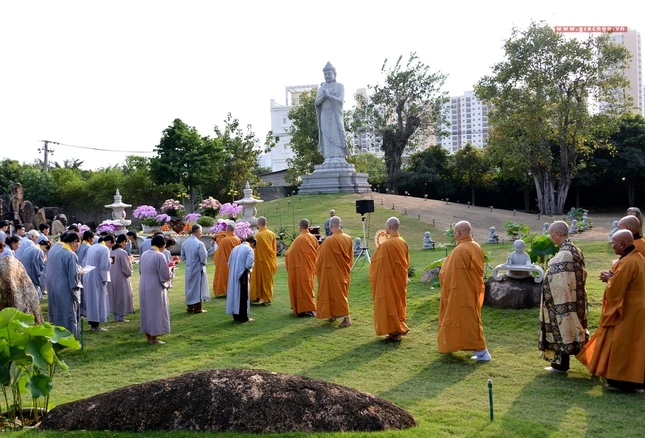 Le via Phat A Di Đà  (2).jpg