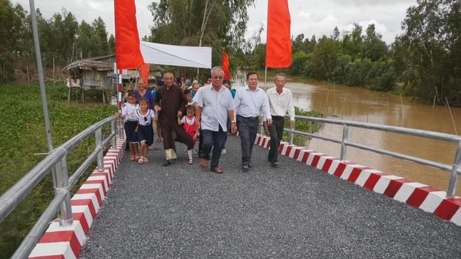 Hoi KHKT cau duong tinh ho tro kinh  phi xay xong Cong trinh Cau giao thong o huyen Tam Nong.JPG