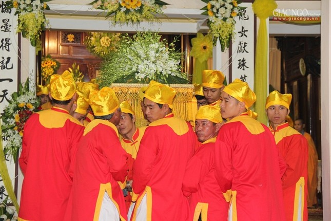 Cung tống kim quan NT.Thích nữ Diệu Tấn nhập bảo tháp ảnh 12 13.jpg