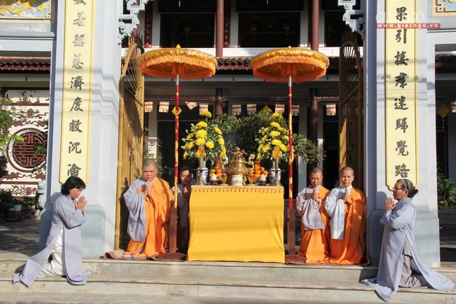 Cung tống kim quan NT.Thích nữ Diệu Tấn nhập bảo tháp ảnh 15 16.jpg