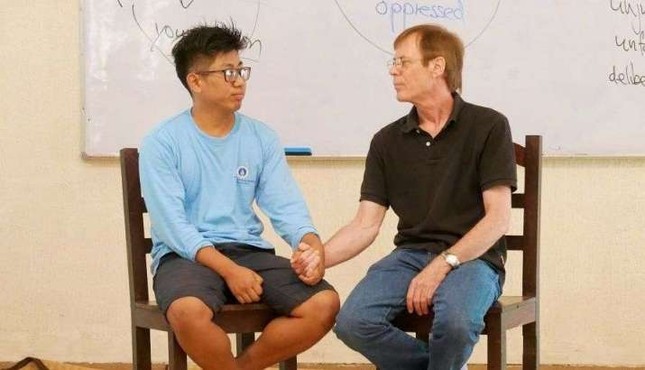 INEB mo lop dao tao tieng Anh.jpg