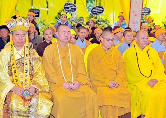Cung tống kim quan NT.Thích nữ Đàm Tâm nhập tháp ảnh 2 le tang ni trương 001.jpg