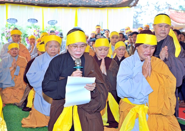 Cung tống kim quan NT.Thích nữ Đàm Tâm nhập tháp ảnh 5 le tang ni trương 011.jpg