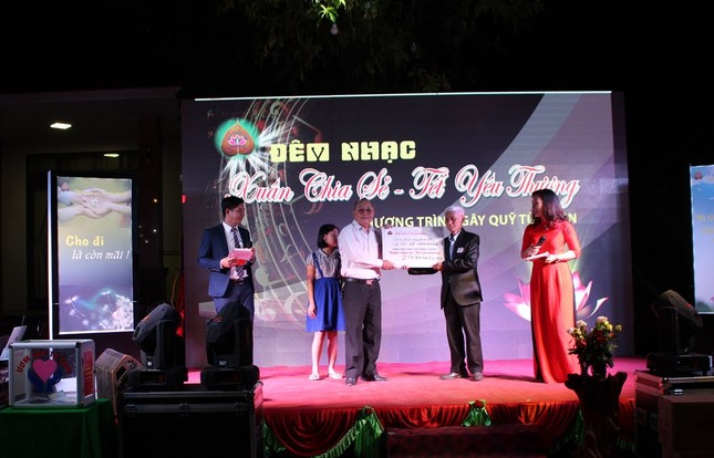 HuynhtruongcapTan ung ho. BOINHIEN.JPG