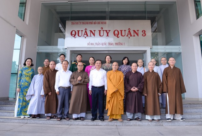TP.HCM: Phật giáo Q.3 chúc Tết chư tôn đức giáo phẩm ảnh 5 HUY_1204.jpg
