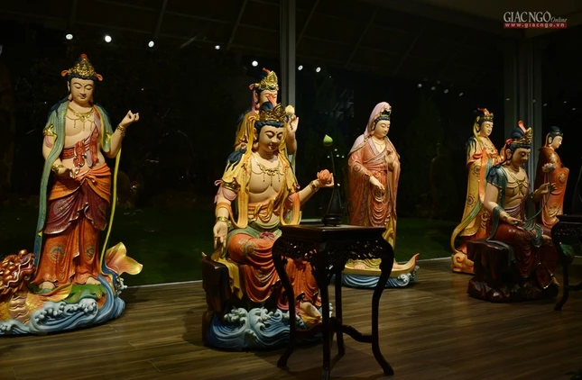 An vị 33 tôn tượng Quan Âm (12).jpg