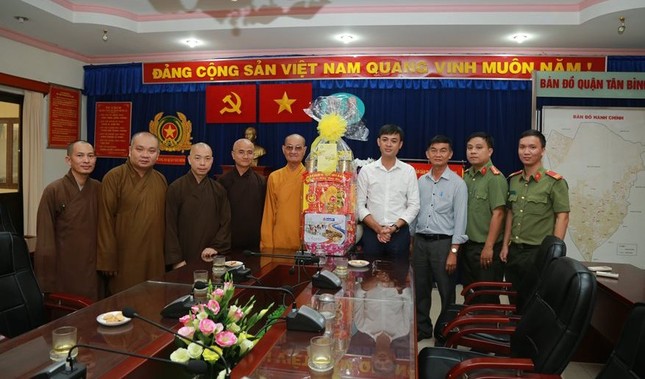 BTS GHPGVN TP.HCM thăm các cơ quan chức năng ảnh 5 cong an tan bình.jpg