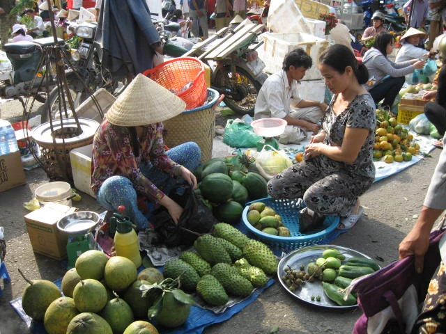 Bán trái cây chưng mâm ngũ quả ngày Tết.jpg