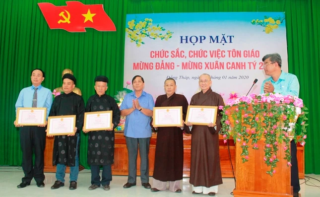 chucsac dthap.JPG