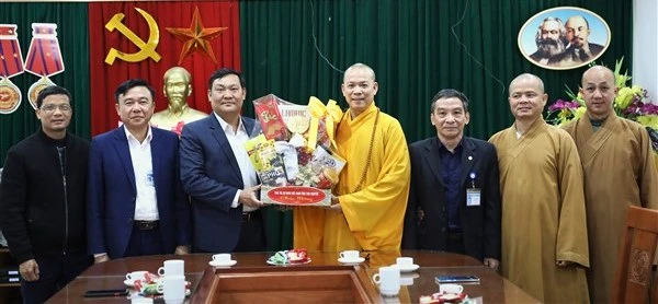 Phật giáo các tỉnh chúc Tết lãnh đạo ảnh 3 cstg thai nguyen gapmat.jpg