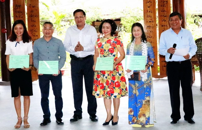 lang nghe truong son.JPG