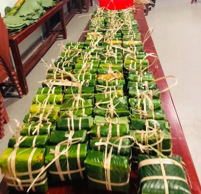 Chùa Phổ Môn: Hơn 1.000 bánh chưng tặng người nghèo ảnh 3 02.jpg