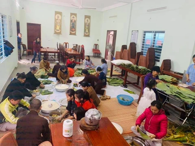 Chùa Phổ Môn: Hơn 1.000 bánh chưng tặng người nghèo ảnh 1 banhchungchay1.jpg