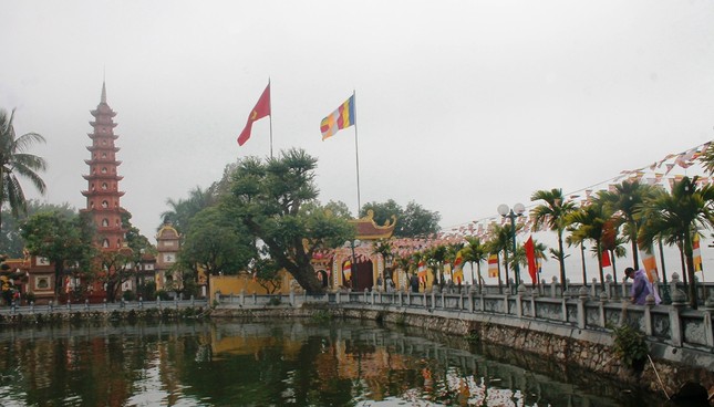 CHùa Trấn Quốc 5.JPG