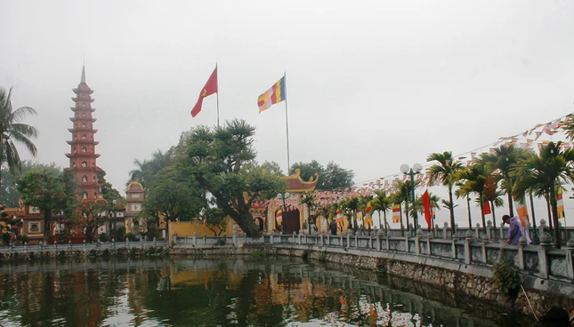 CHùa Trấn Quốc 5.JPG