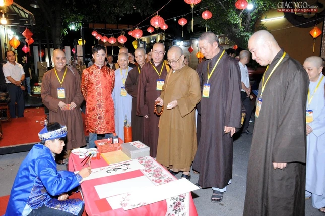 H5 pho ong do pq.jpg